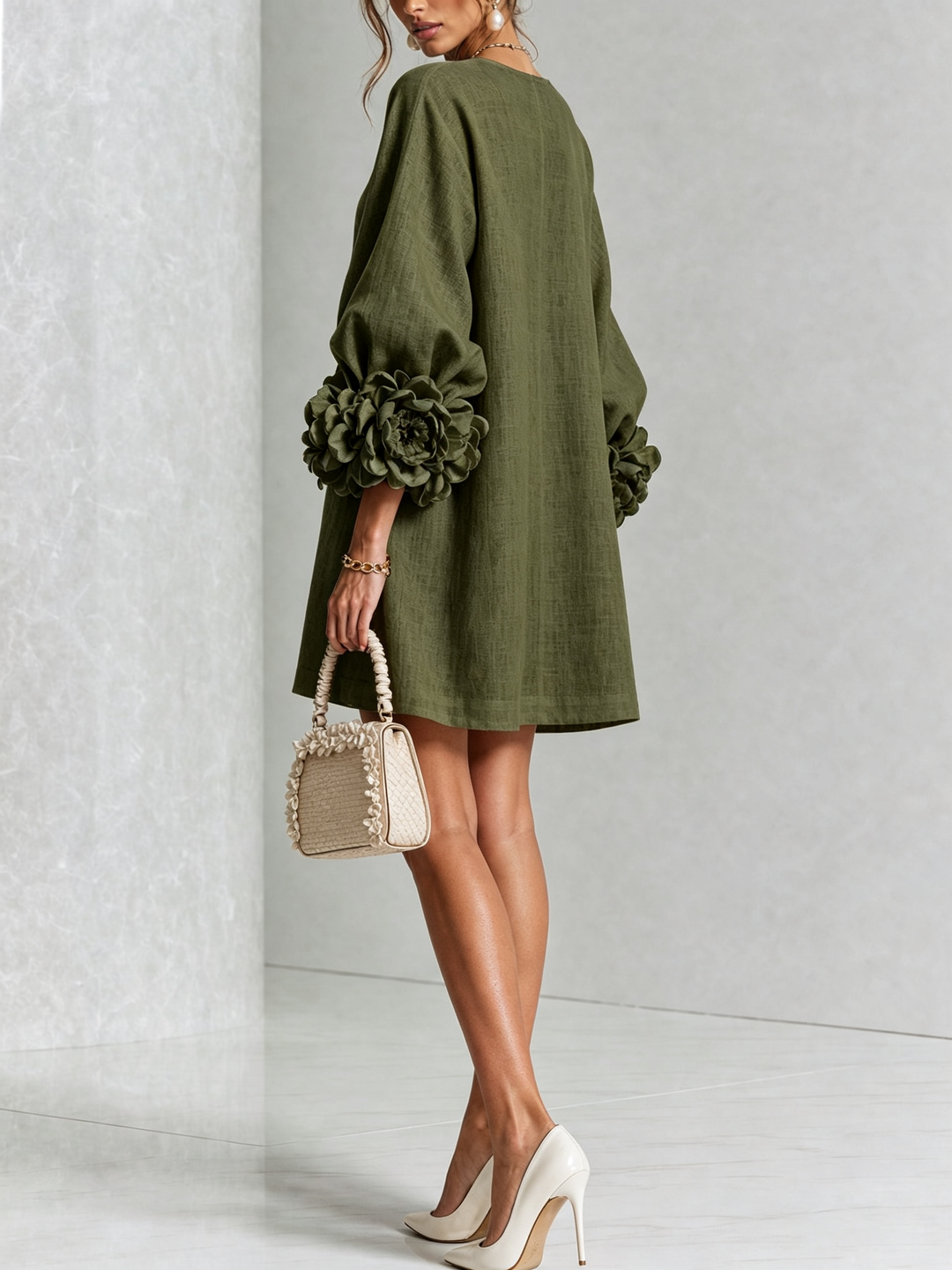 Berdine | Sierlijke Mini-jurk met Bloemdetail