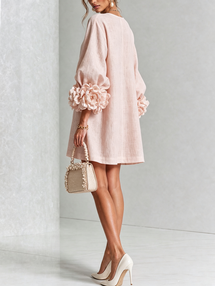 Fenneke | Sierlijke Mini-jurk met Bloemdetail