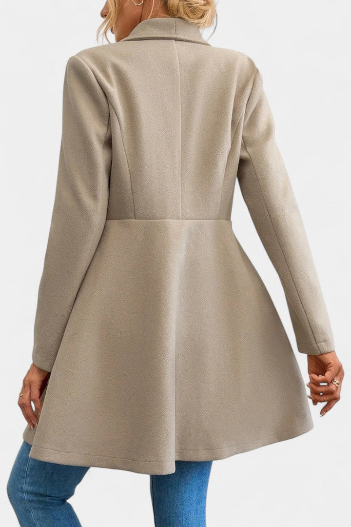 Katelijne | Getailleerde Peplum Mantel