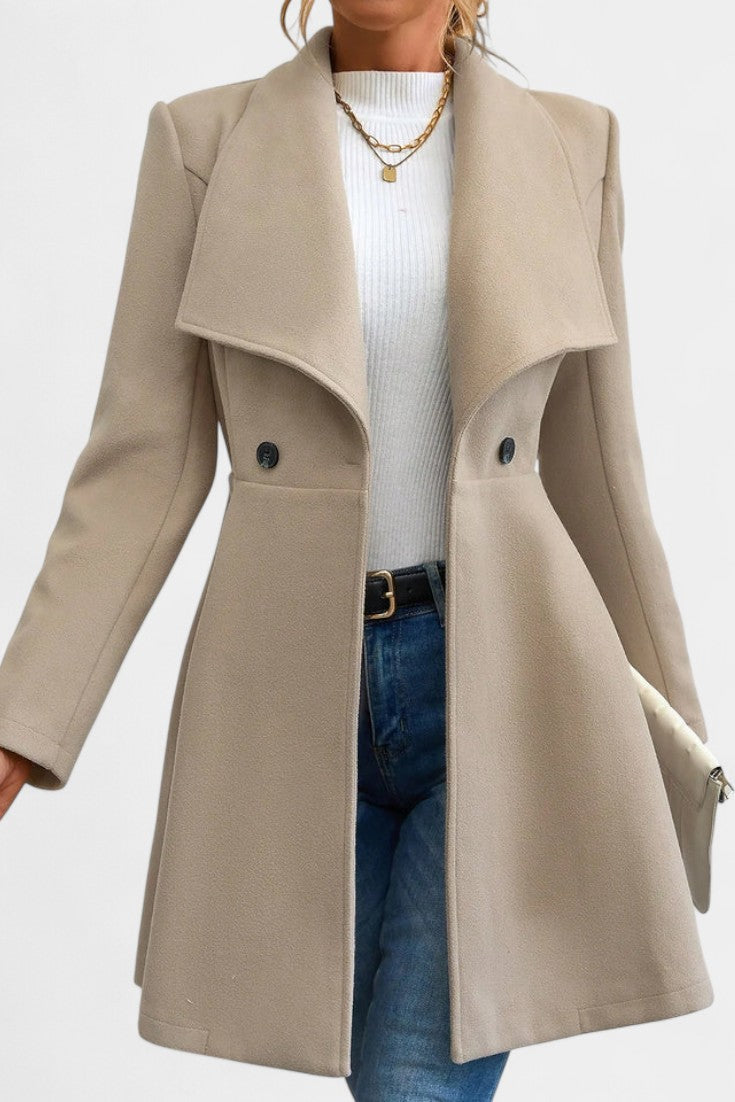 Katelijne | Getailleerde Peplum Mantel