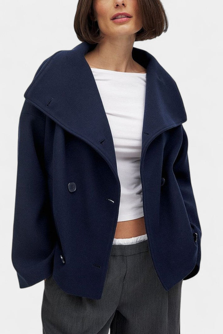 Godelieve | Elegante Korte Jas met Klassieke Kraag