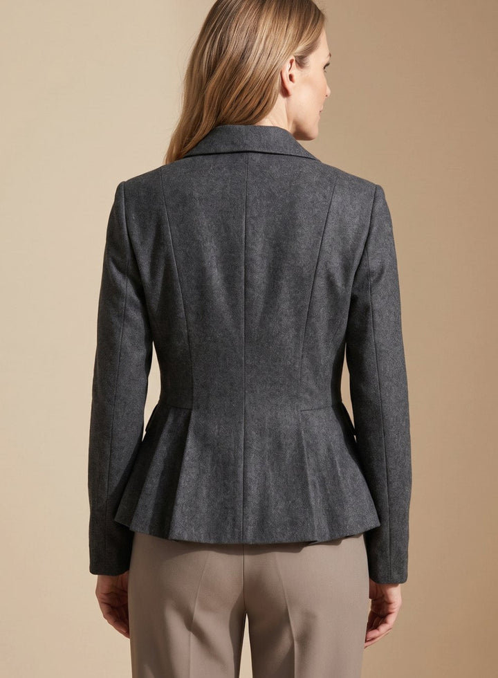 Suze | Getailleerde Dubbelrij Blazer met Peplum